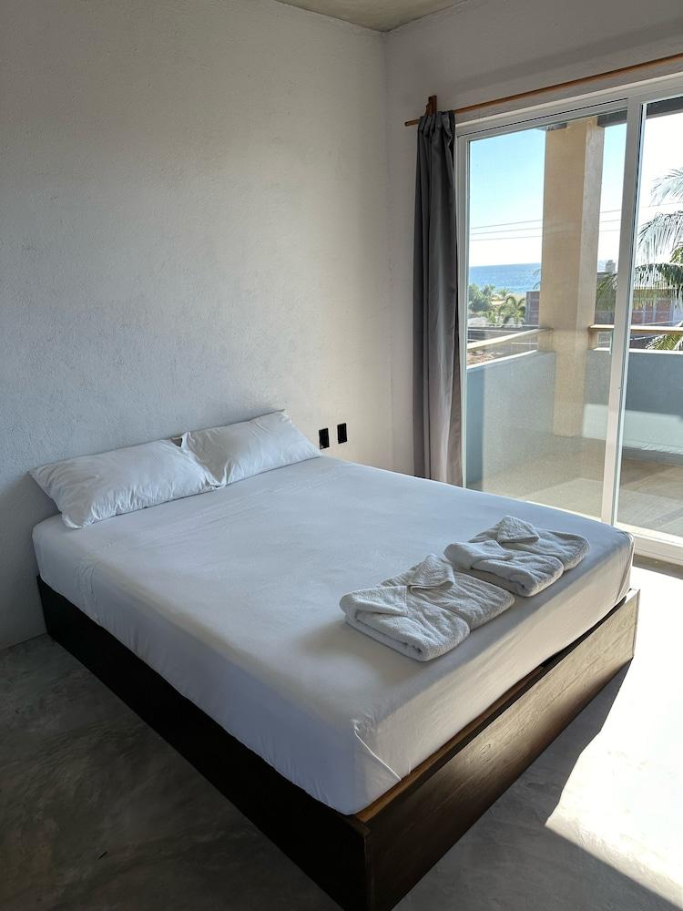 Straw Hat Surf Hostel