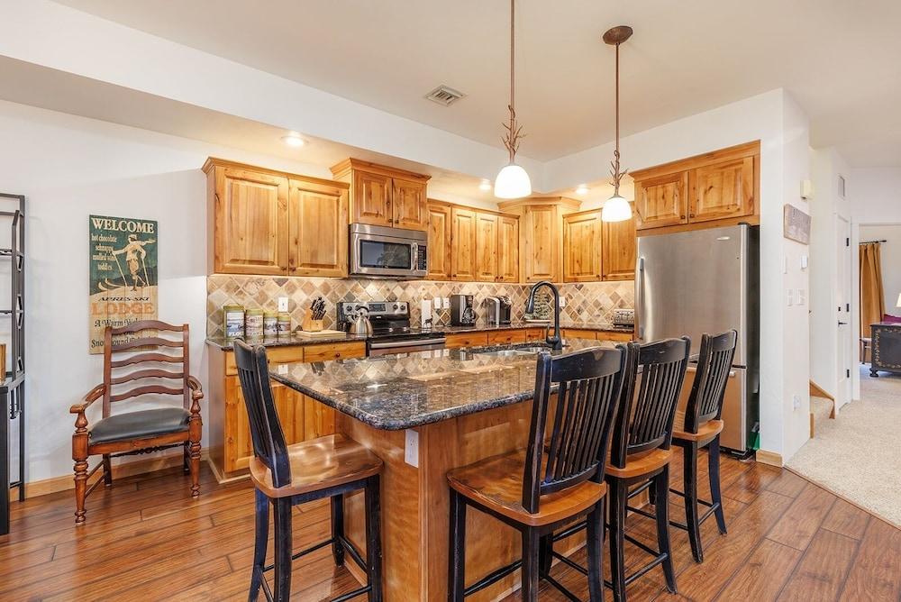 Seven Springs 4 BR Premium Condo, Deck with Views by RedAwning