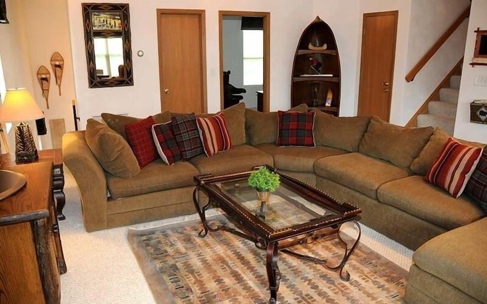 Seven Springs 4 BR Premium Condo, Deck with Views by RedAwning