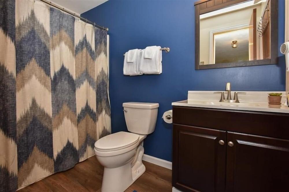 Seven Springs 1 BR Deluxe Condo, Mountain Views! by RedAwning