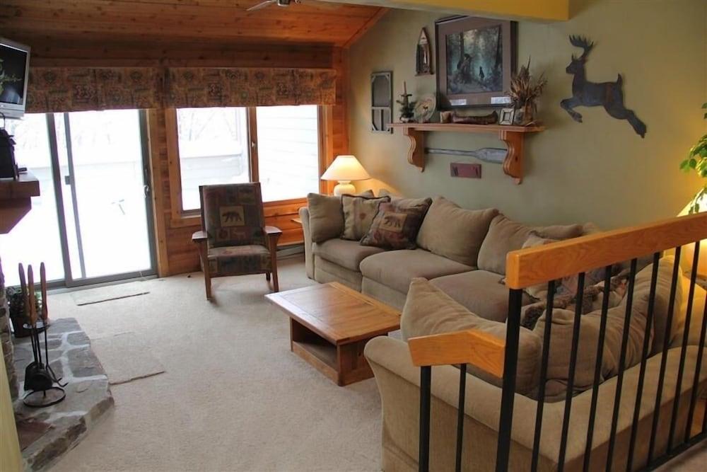 Seven Springs Sunridge 2 BR Condo - Pet Friendly! by RedAwning
