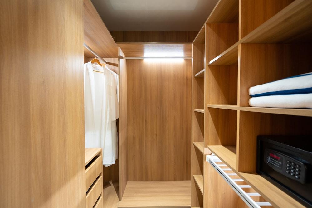 One Euphoria Luxe Hotel