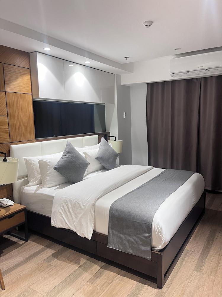 One Euphoria Luxe Hotel