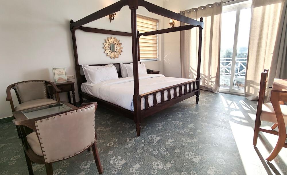 The Sky Imperial Pavoreal Jungle Resort