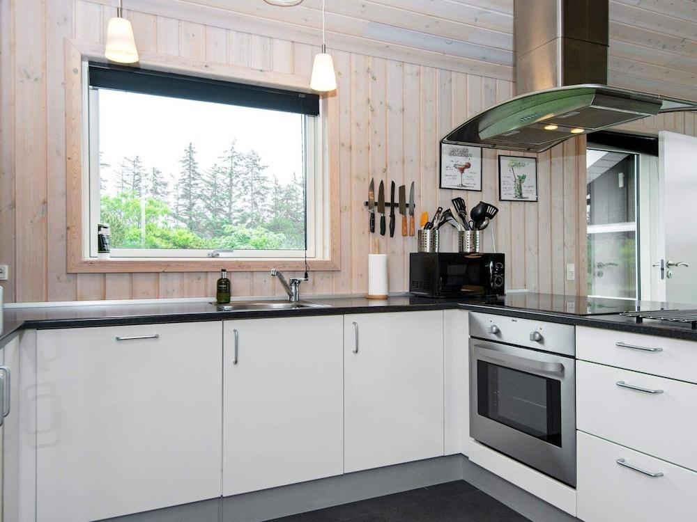 6 Person Holiday Home in Frostrup