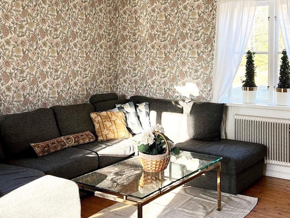 6 Person Holiday Home in Hjortkvarn-by Traum