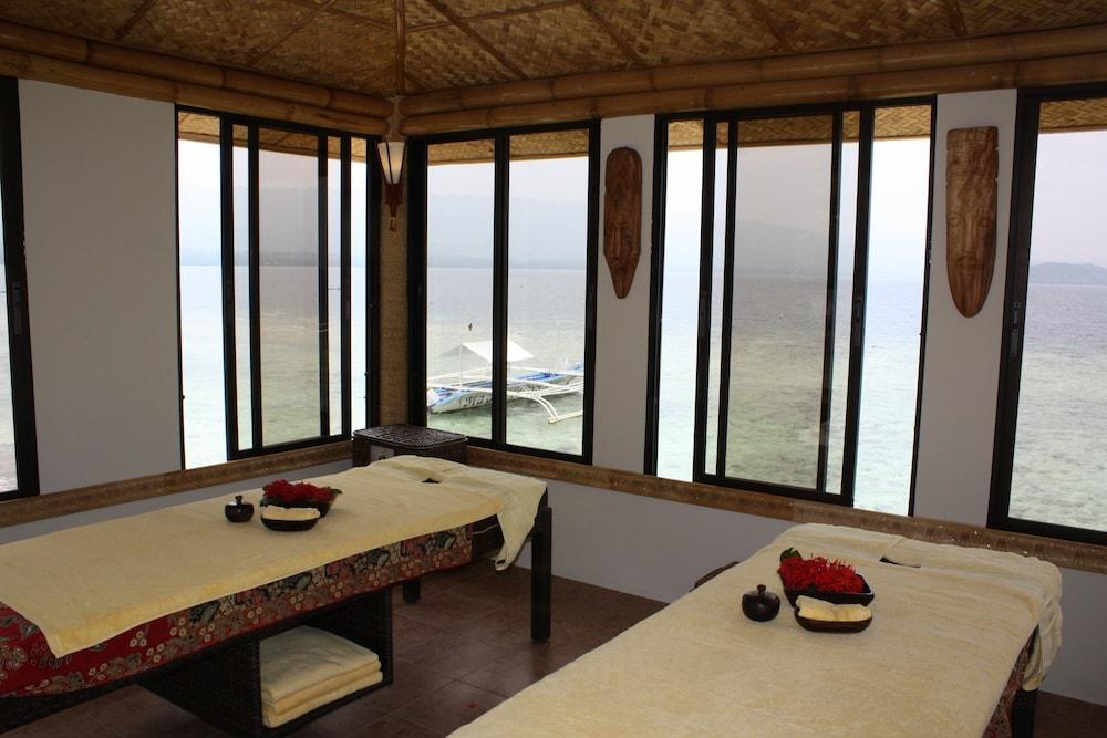 Magic Island Dive Resort