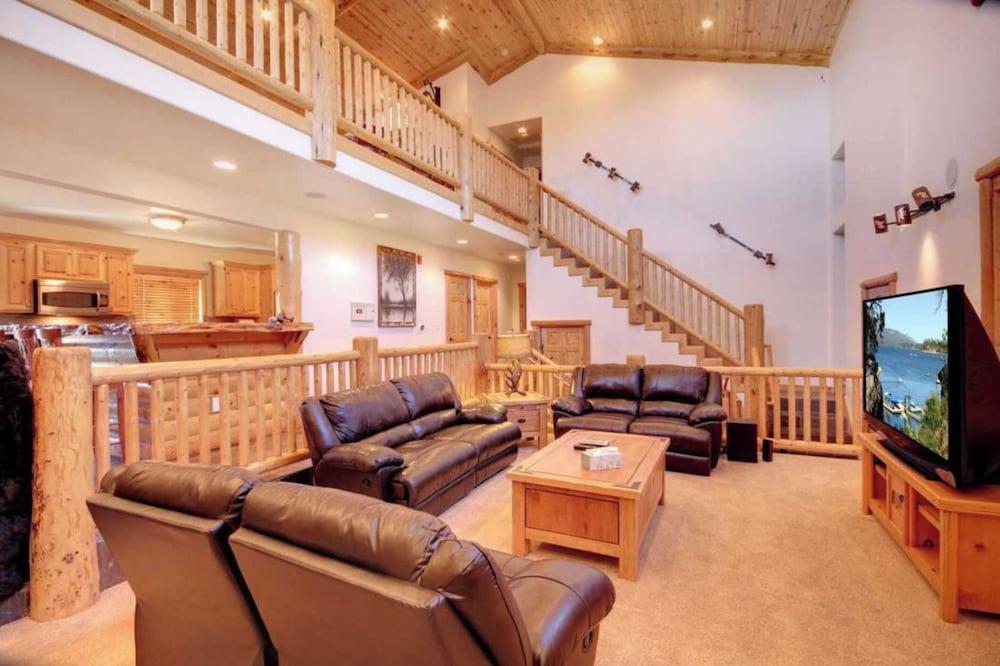 Starlight Retreat by Avantstay Gorgeous Log Style Home w/ Incredible Views!