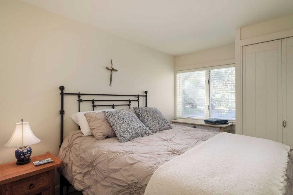 Chapman Cove by Avantstay Gorgeous Beach Bungalow w/ Sauna