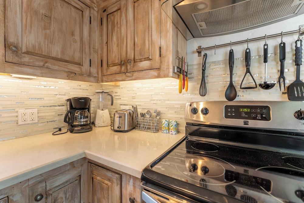 Casita de Catherine by Avantstay 1 Block to Duval St w/ Hot Tub!