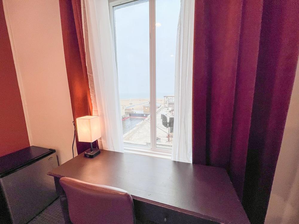 ITH Hermosa Beach Surf Hostel LAX