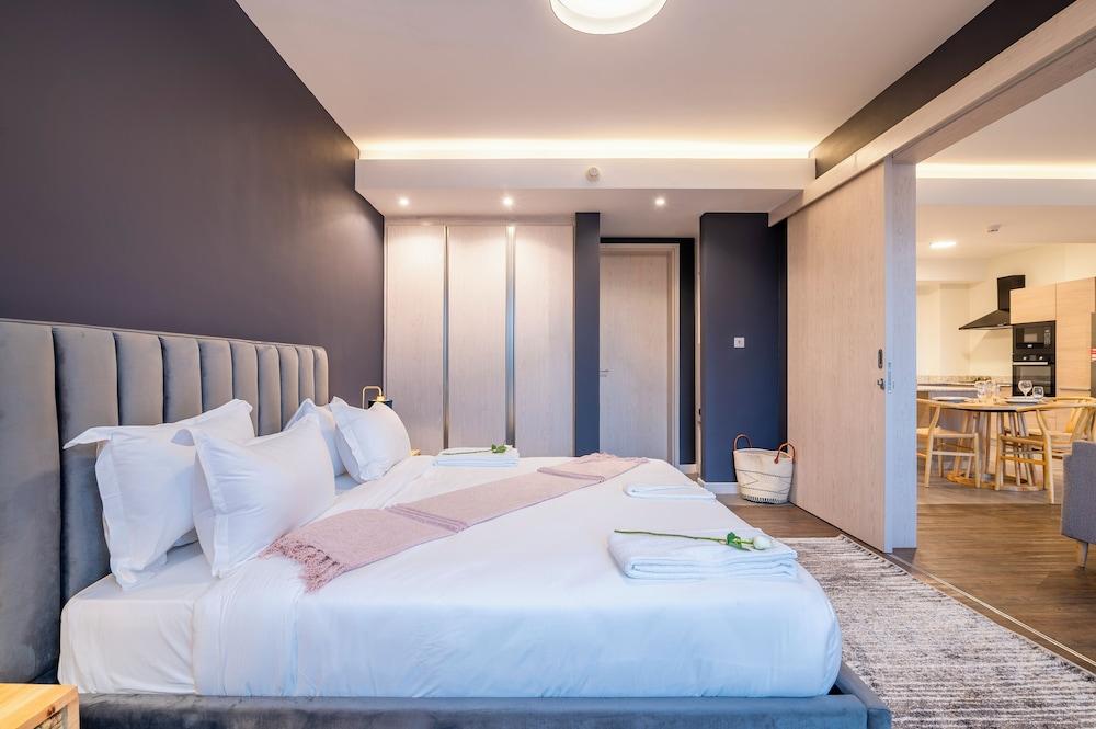 Capital 2 Bed Olive Tree Line By YourHost