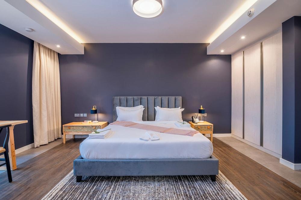 Capital 2 Bed Olive Tree Line By YourHost