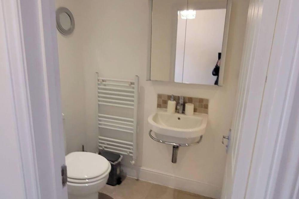 Apartment - Sleeps 2 - Parking - Wi-fi