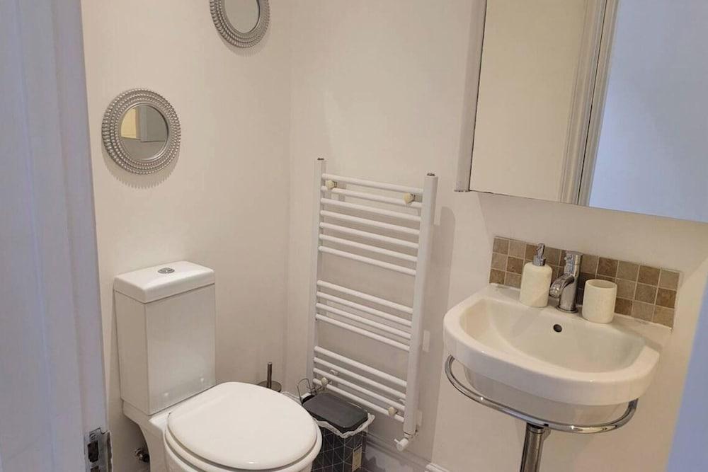 Apartment - Sleeps 2 - Parking - Wi-fi