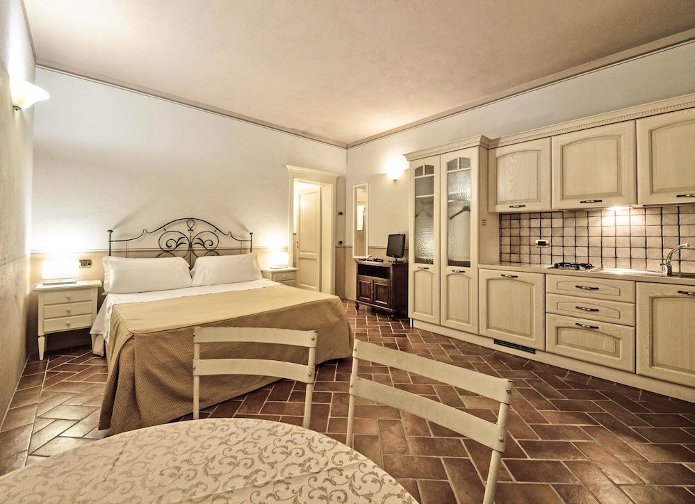 Residence con piscina a Monteverdi