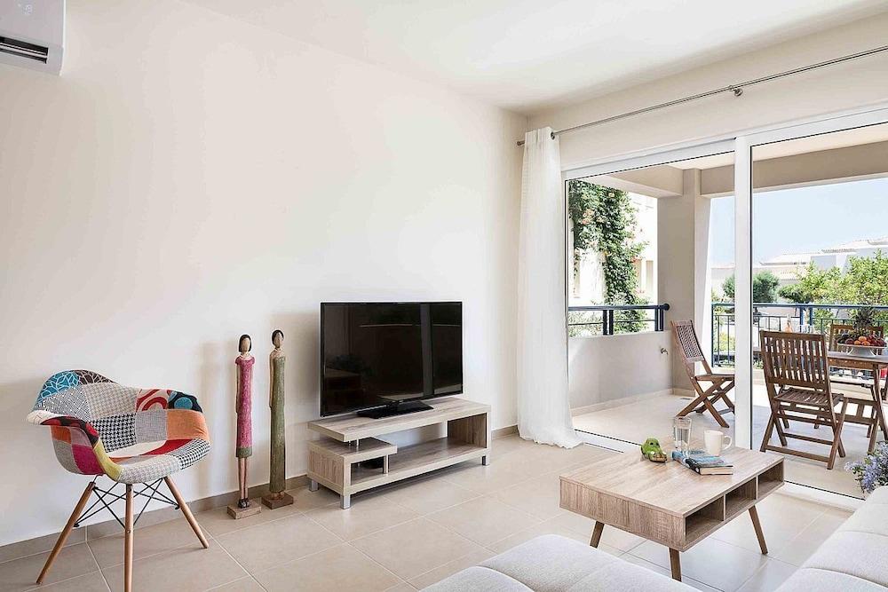 Resitour - Chania Aphrodite Beachfront