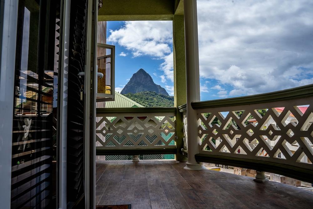 Topaz Apartment Villa - Piton View