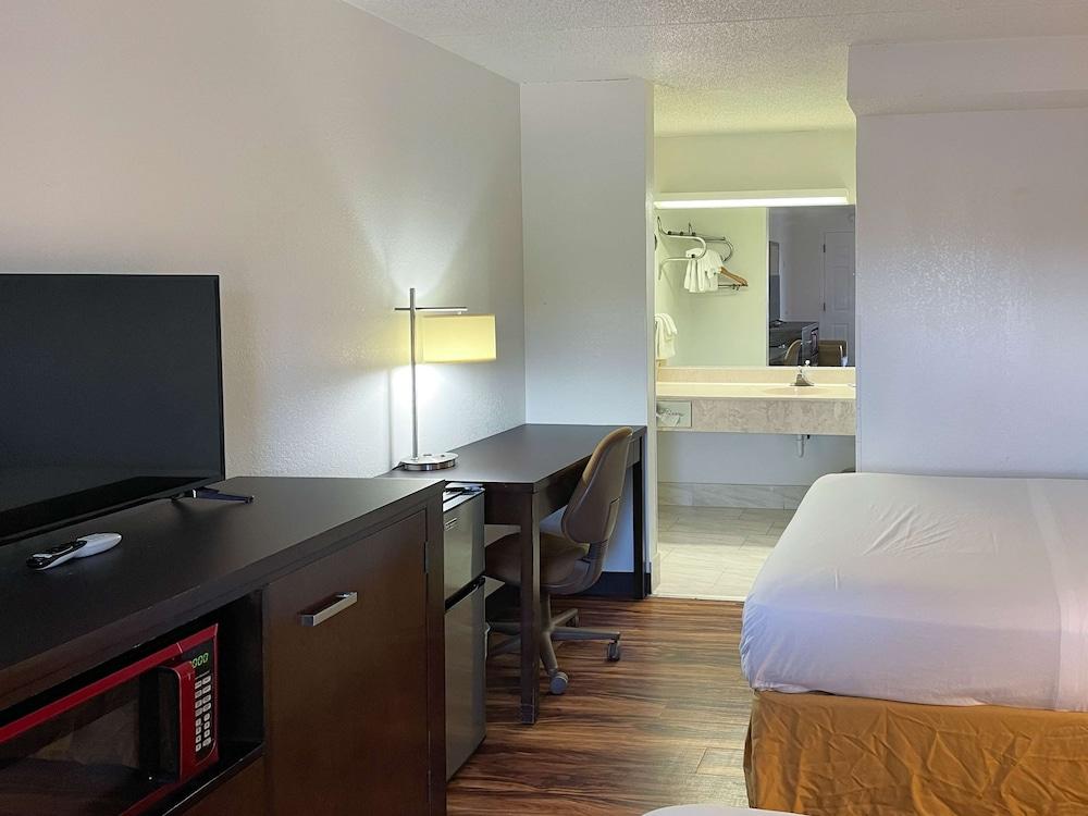 Motel 6 Fancy Gap, VA