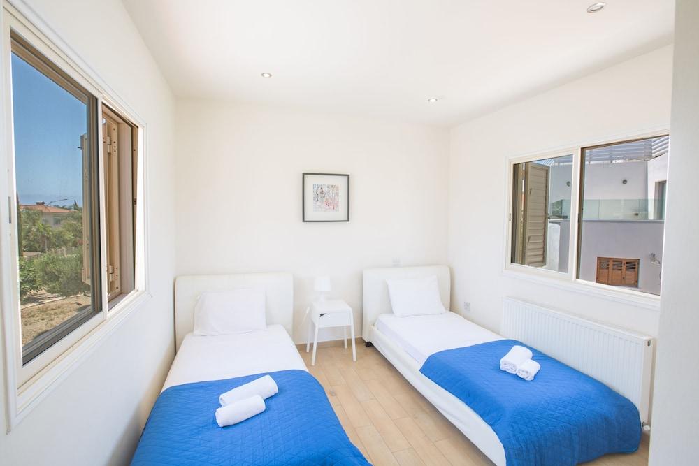 Protaras Holiday Villa Dv16