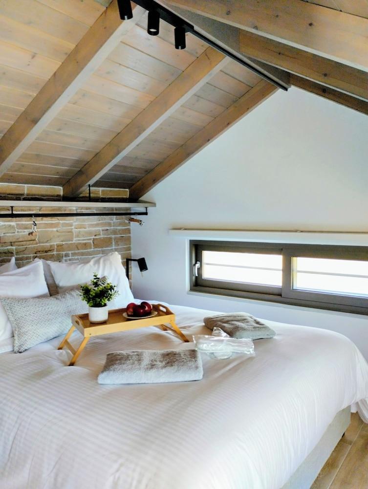 Oinolithos Luxury Villas