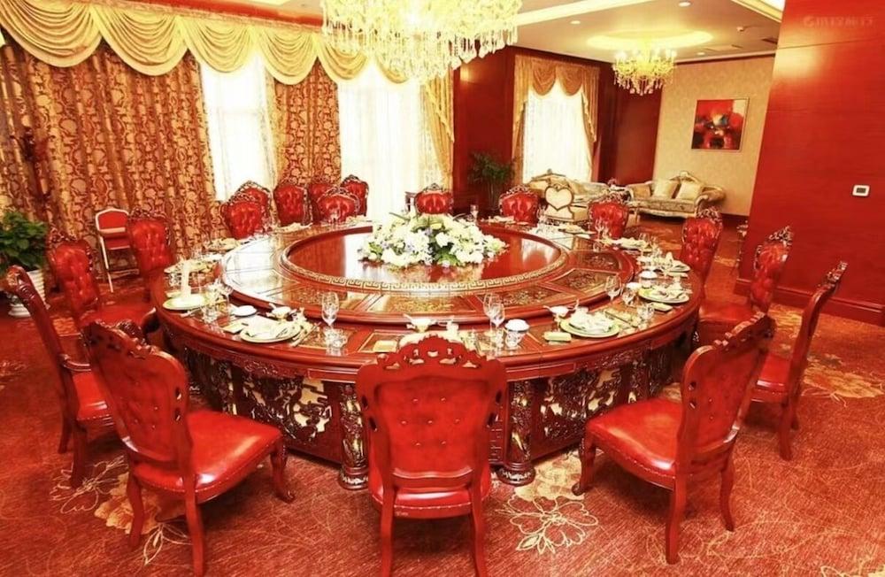 Binjiang Garden Hotel