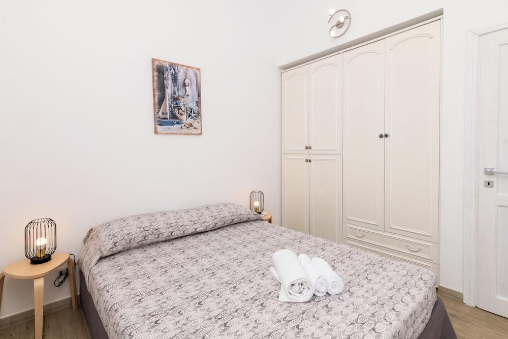 Dimora Oleandro 50m From Beach