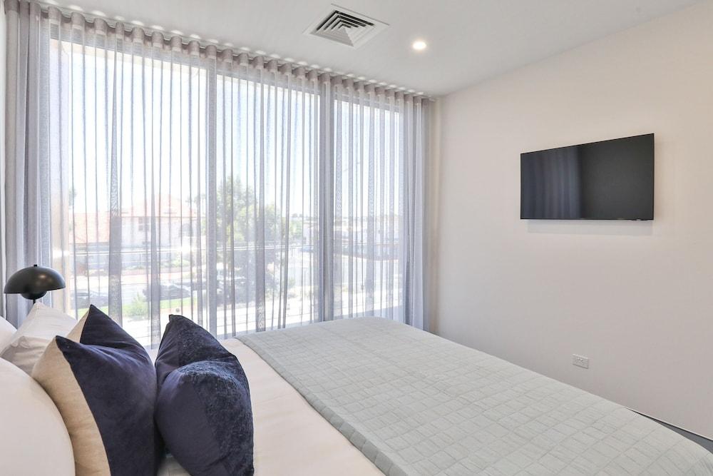 Indulge Apartments City View Penthouses