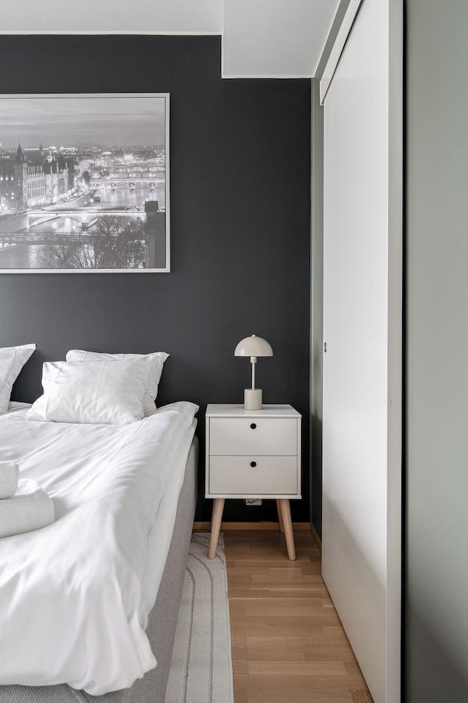 12th Floor Sauna Retreat with Stunning City Views