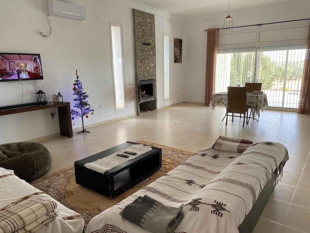 Cheerful 2-bedroom Villa With Pool