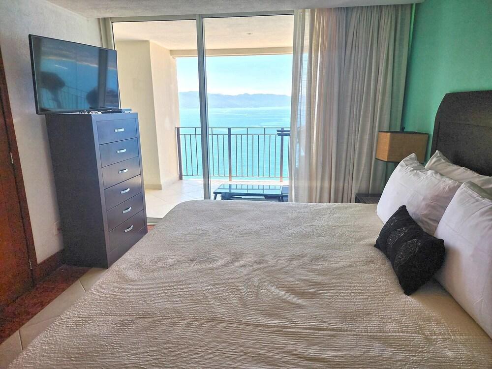 Beachfront Grand Venetian Penthouse