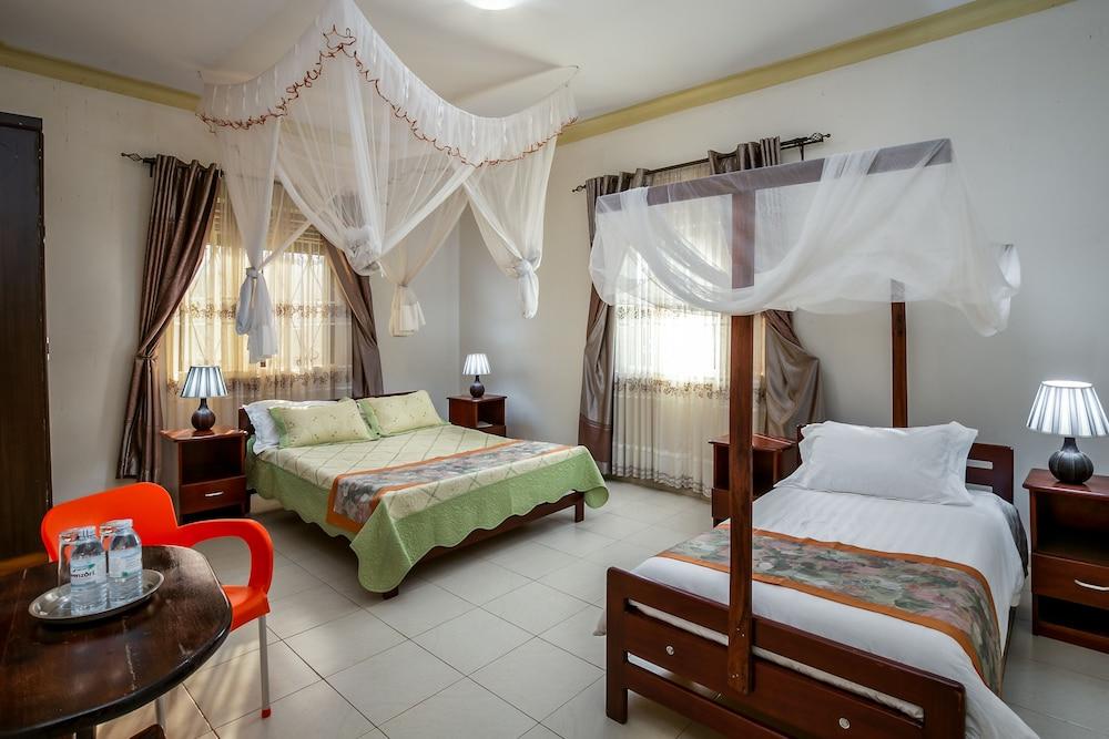 THE CRESTED CRANE BWINDI HOTEL