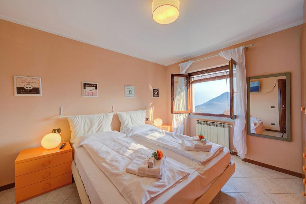 Casa Angiolina Lake & Mountain View