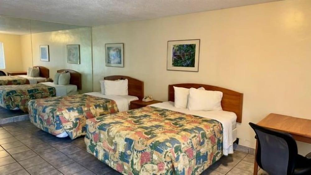 Big Chile Inn & Suites