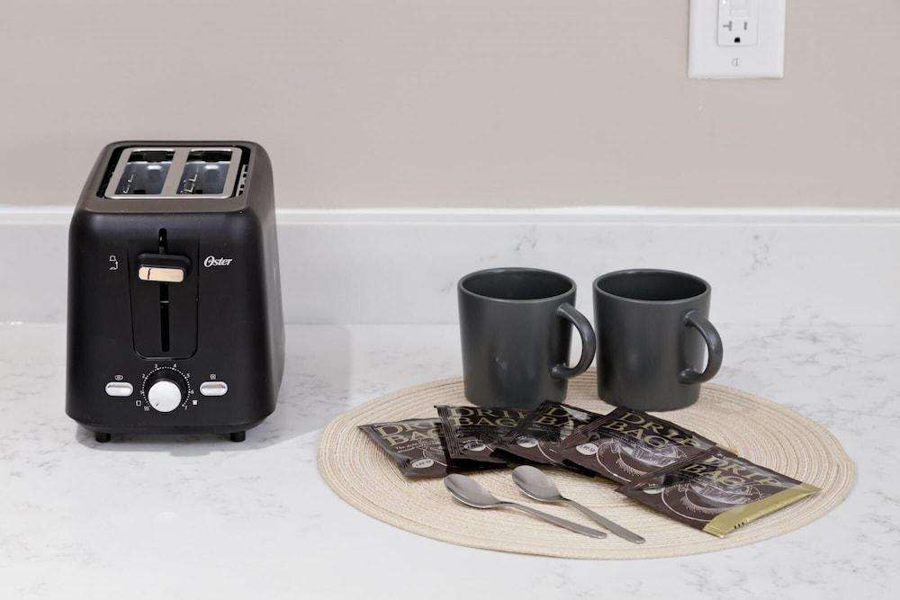 Stunning 3 Bedroom Secondary Suite N Van