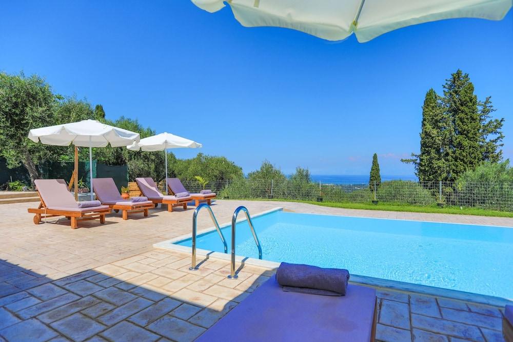 Villa Chrisdina in Nymfes