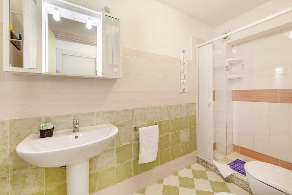 Beautiful Cozy Apt Terrace Shared Pool