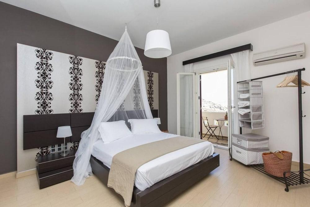 Beautiful 4-bed House With Private Pool in Naxos