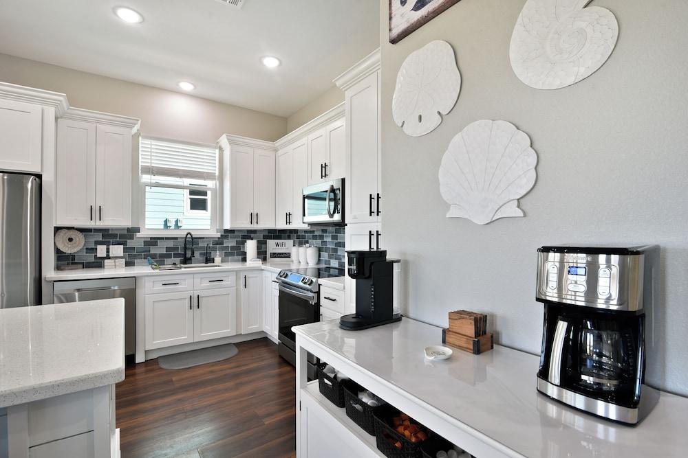 Sandy Cheeks Surfside by Ryson Vacation Rentals