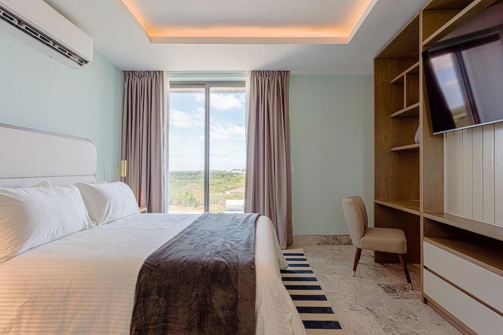 IL LAGO AT JUANILLO BEACH