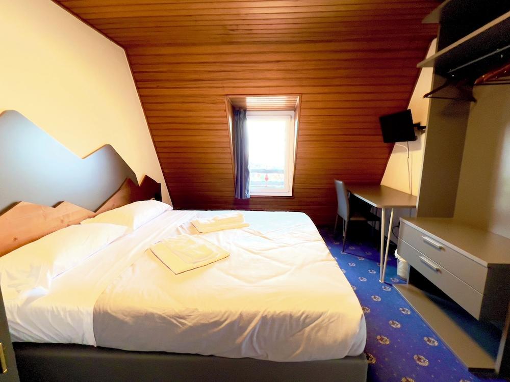 HOTEL REGINA DEL BOSCO