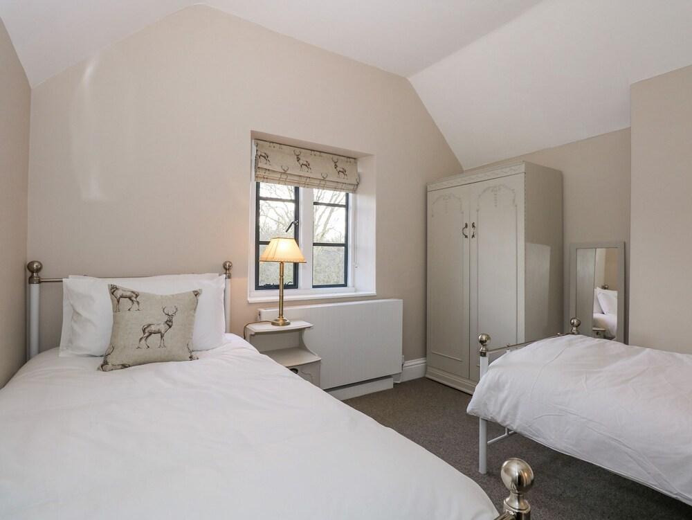 Kylemore Railway Cottage