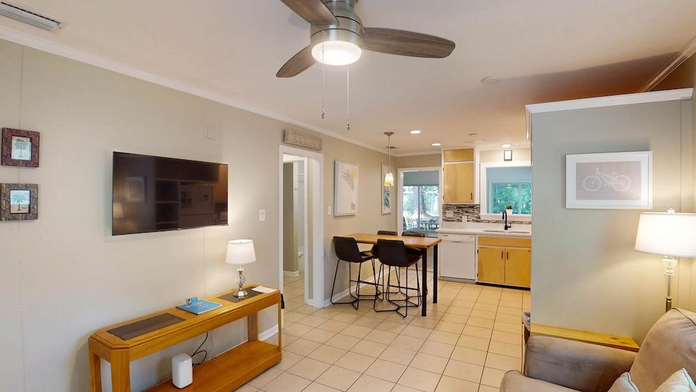 Beachy Sisters A 2 Bedroom Duplex