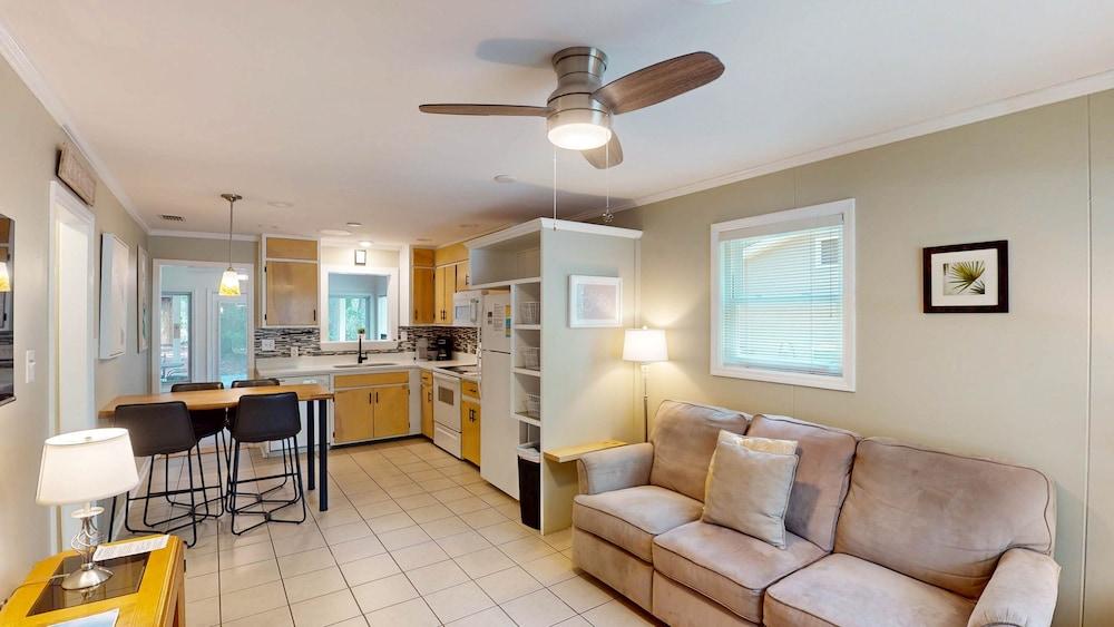 Beachy Sisters A 2 Bedroom Duplex