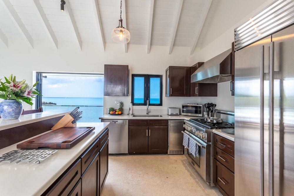 Mini Cooper - The Cooper Bay Villas