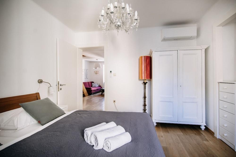 Panorama Old Town apartment by DuHomes