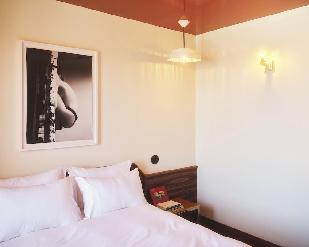 Hôtel Présent - 200m des Arènes de Arles - Encore Mieux