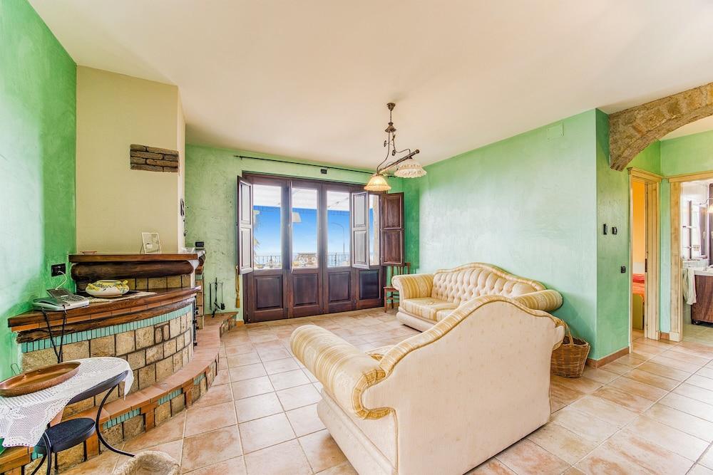 Beautiful Apt With Seaview Terrace