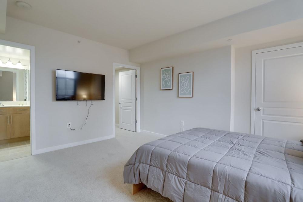 Amazing 2BR Condo in Pentagon City