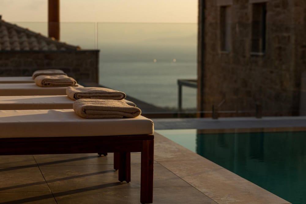 Patio Deluxe Villa Electra With Private Pool